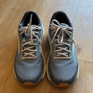 Brooks Ghost Max 2 size 9.5 womens